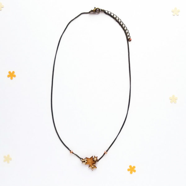Collier étoiles en bois. Bijou personnalisable.